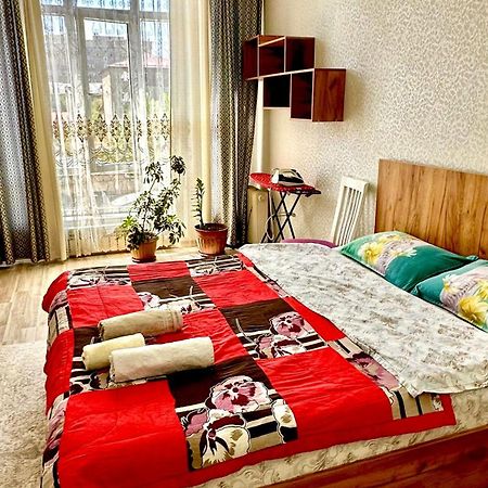 Central Apartment Бишкек Екстериор снимка