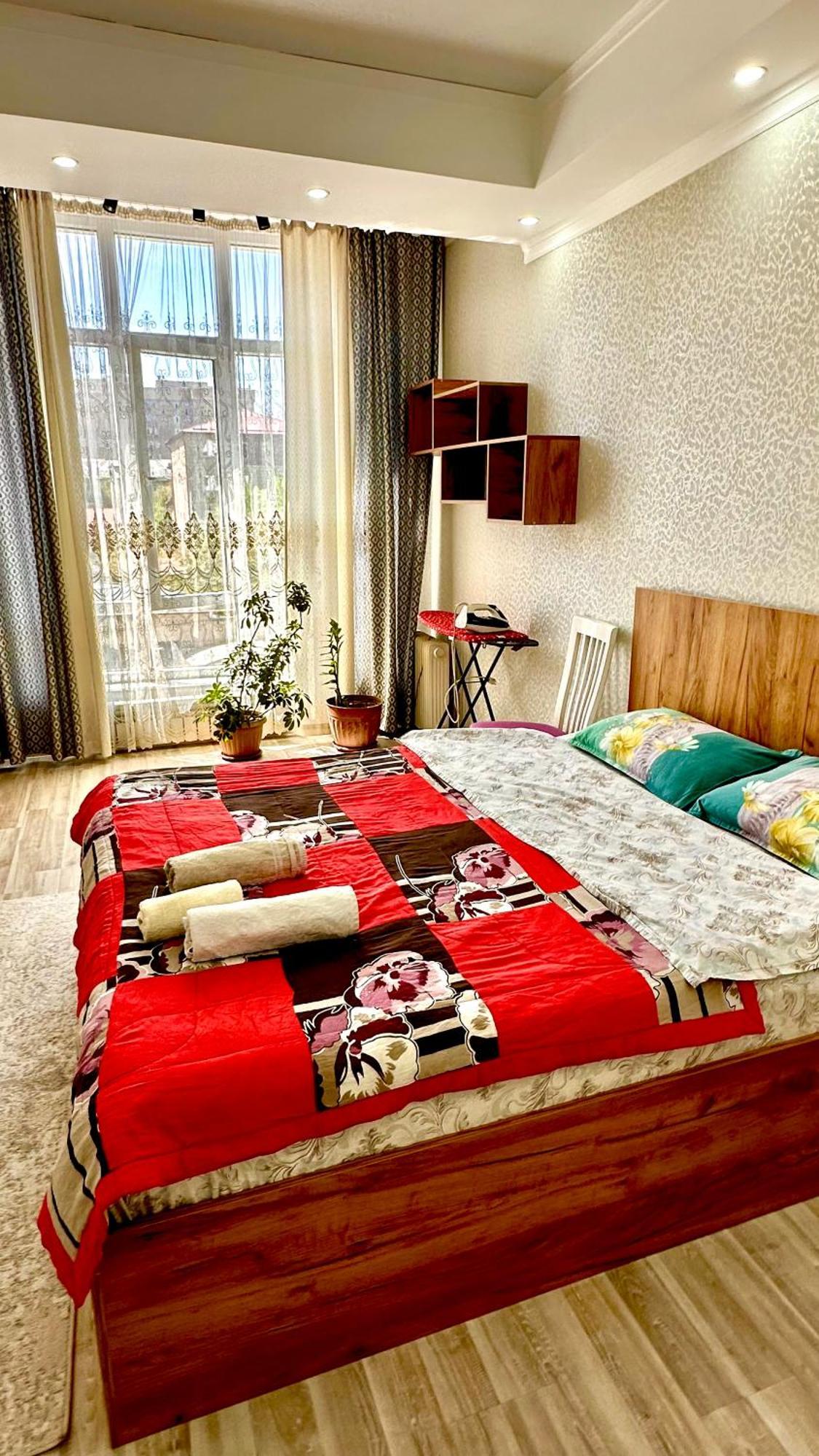 Central Apartment Бишкек Екстериор снимка